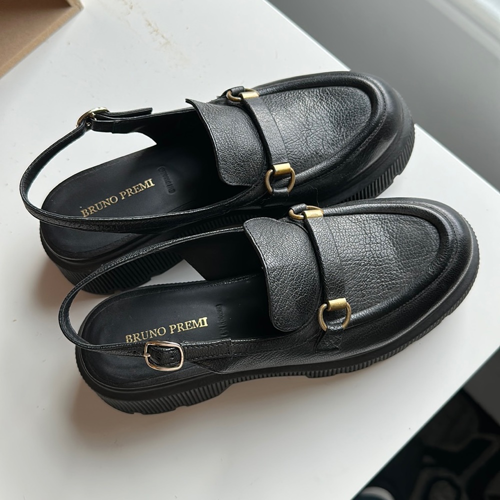 Cute summer work clunky loafers. New condition. Never worn outside size 37.